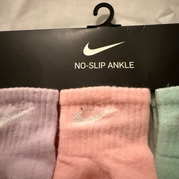 Nike Toddler 3 Pk Purple Pink Green Ankle No Slip Embroidery Logo Socks Size 2-4 - Picture 3 of 7